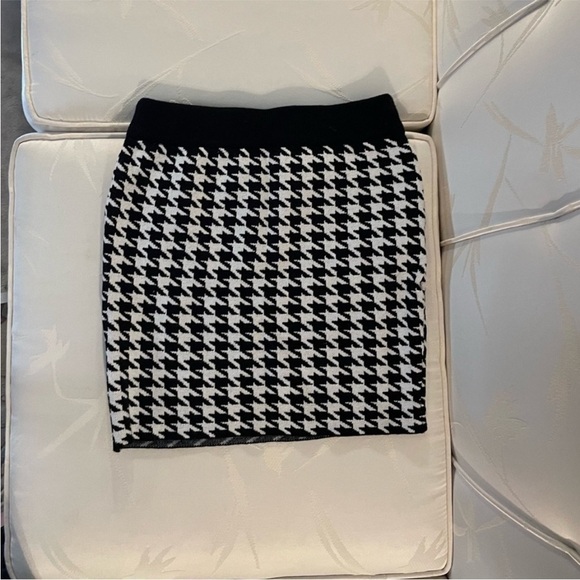 Houndtooth Black & White Matching Cardigan & Mini Skirt Set Size Small - Picture 10 of 14